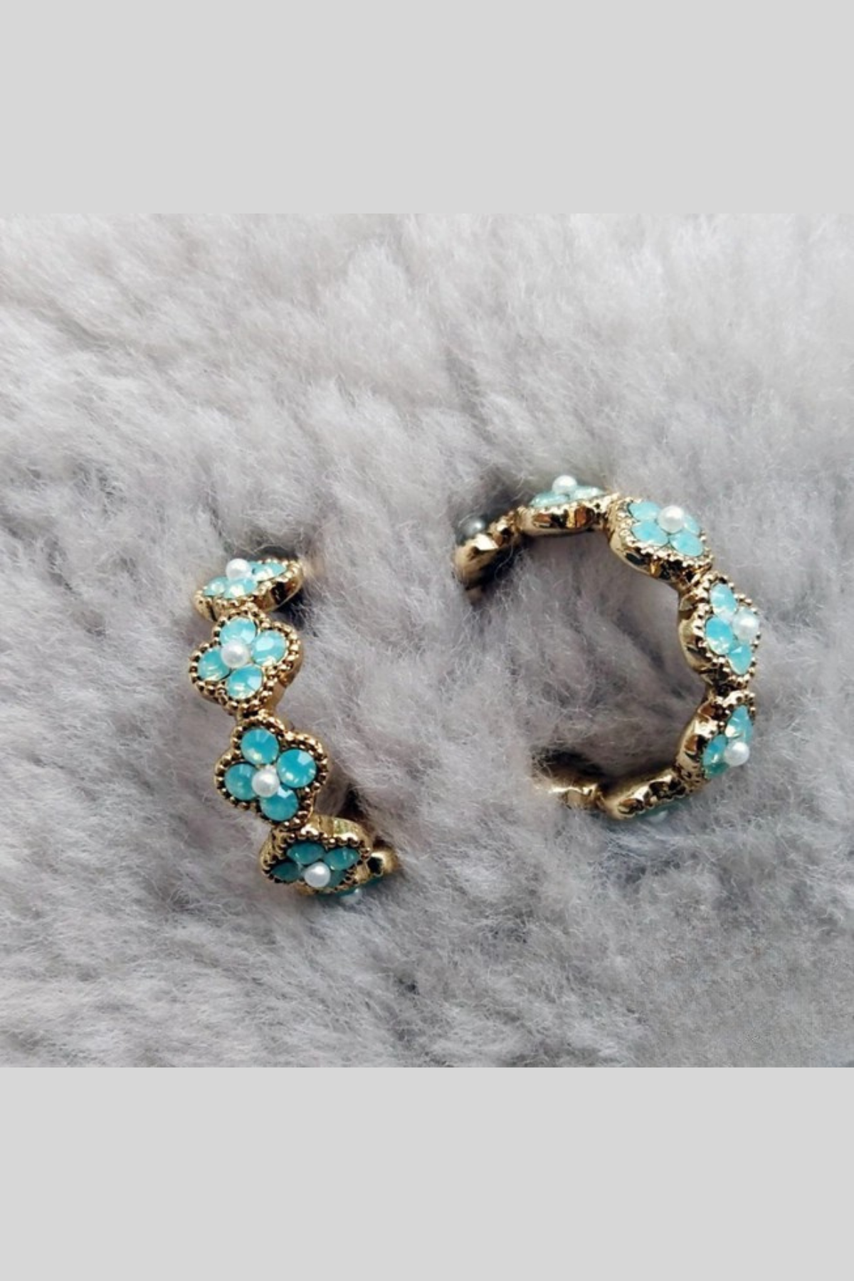 Quatrefoil Huggies Hoop Earrings