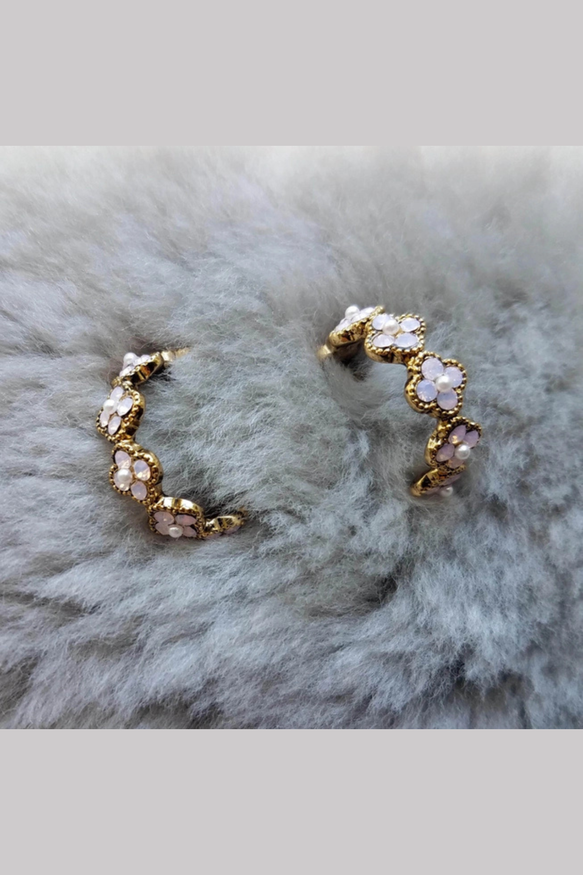 Quatrefoil Huggies Hoop Earrings